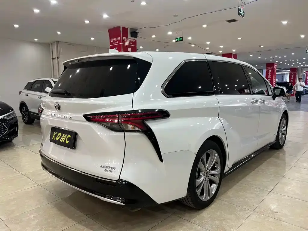 Toyota Sienna — фото 8