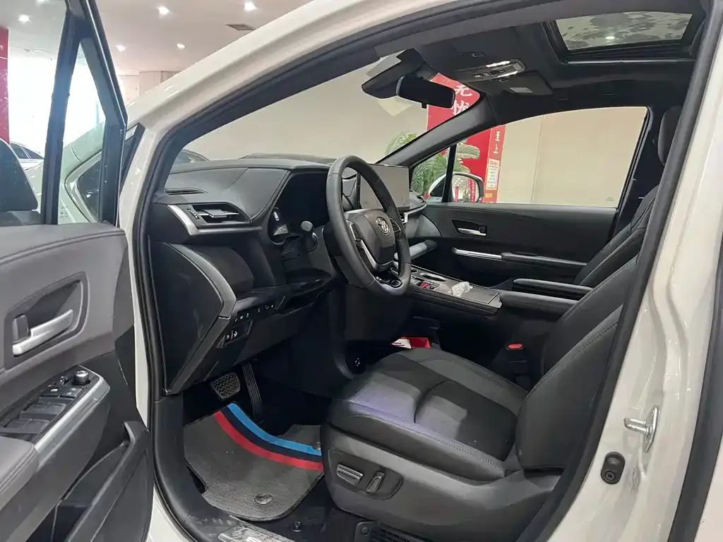 Toyota Sienna — фото 4