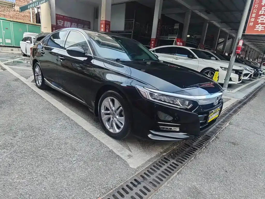 Honda Accord — фото 8