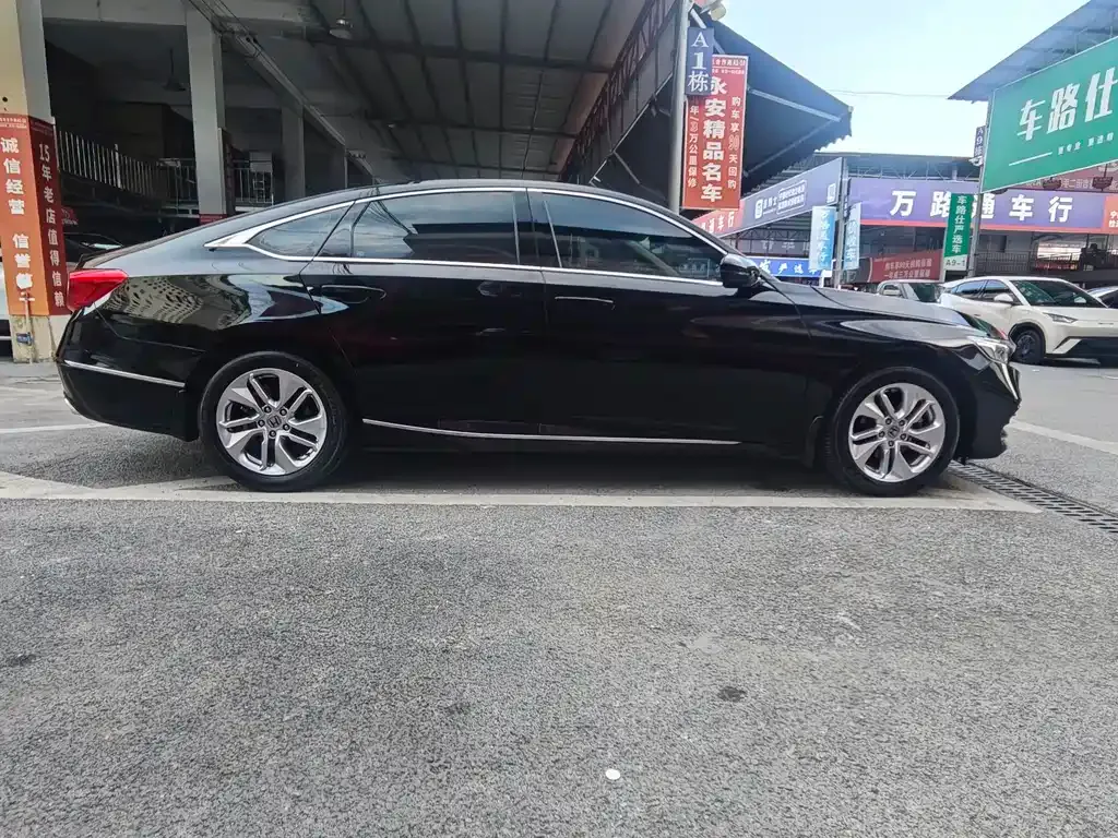 Honda Accord — фото 10