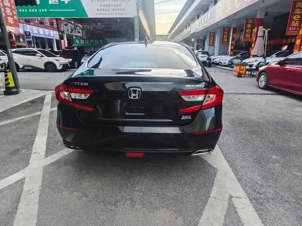 Honda Accord — фото 9