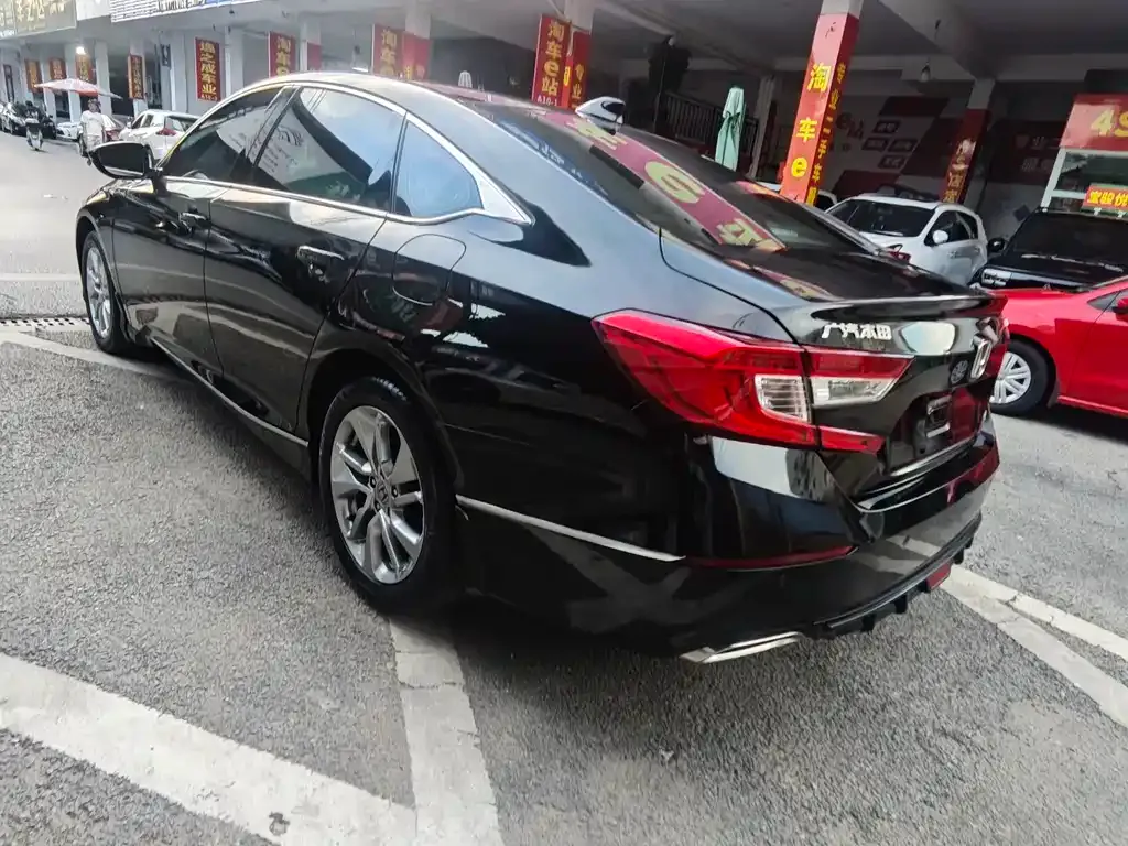 Honda Accord — фото 7