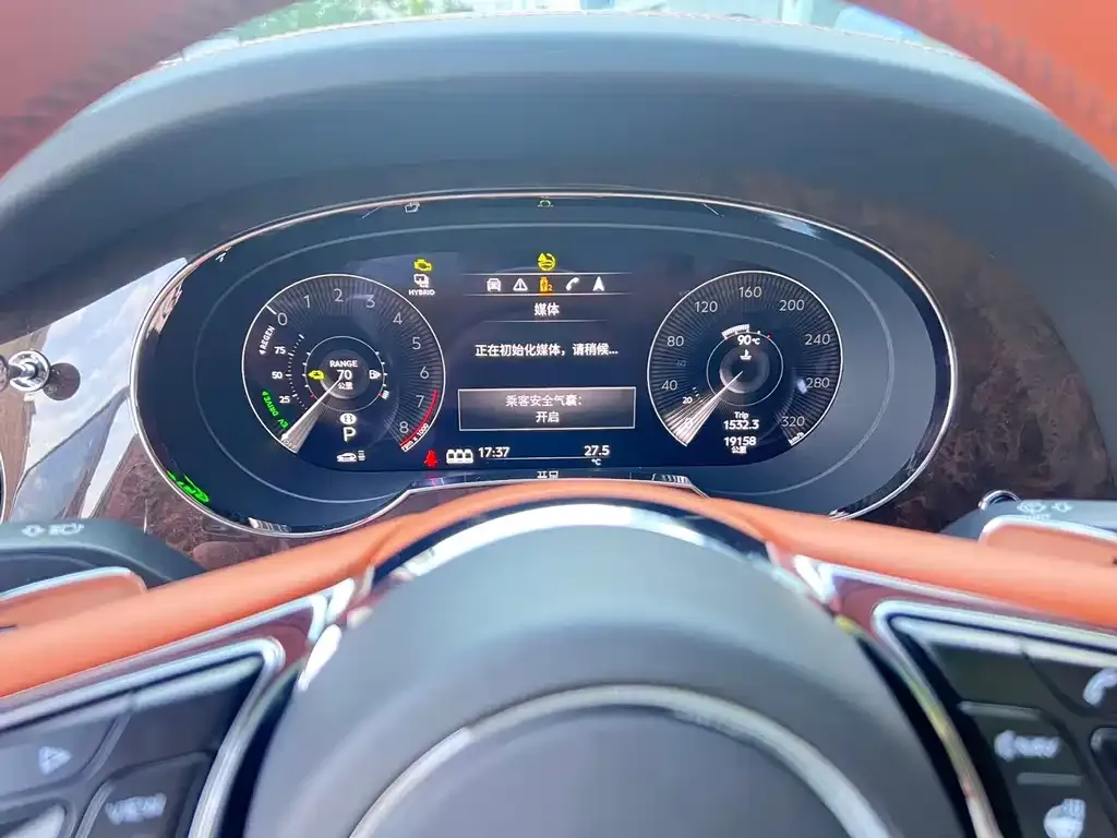Bentley Bentayga PHEV 2021 из CN, фото 2