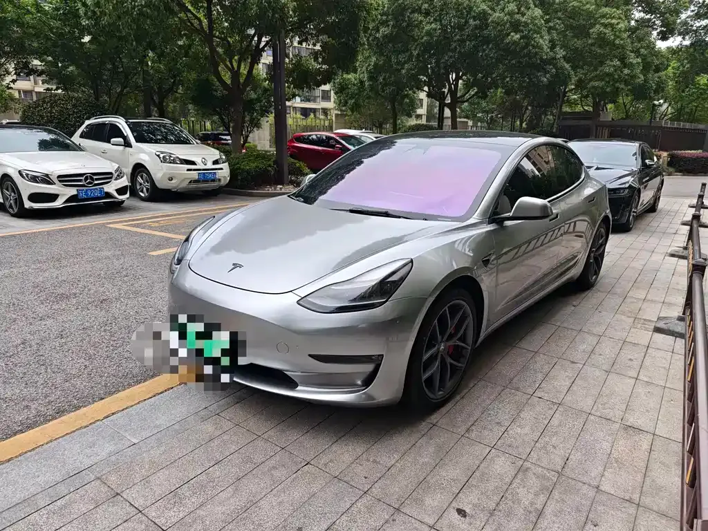Tesla Model 3 — фото 1