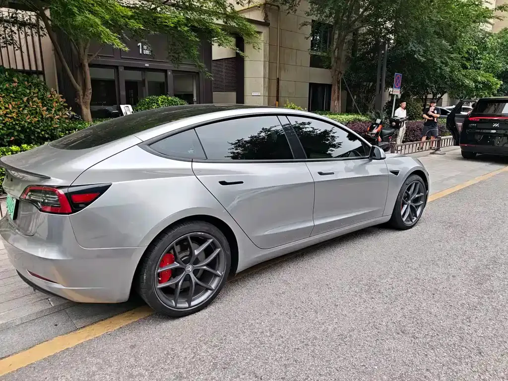 Tesla Model 3 — фото 6