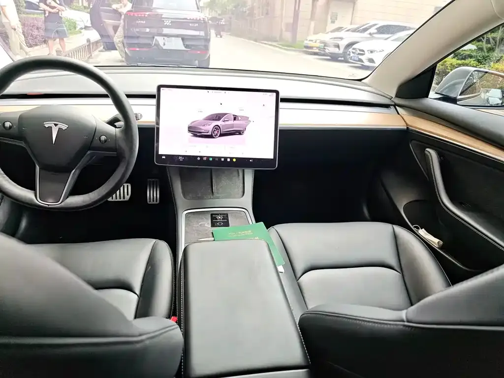 Tesla Model 3 — фото 3