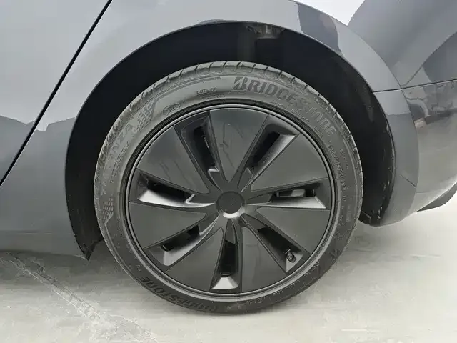 Tesla Model 3 — фото 3