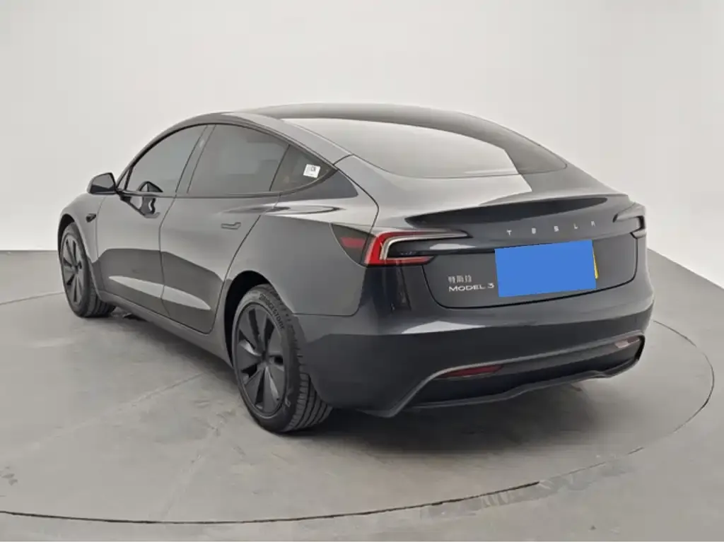 Tesla Model 3 — фото 10