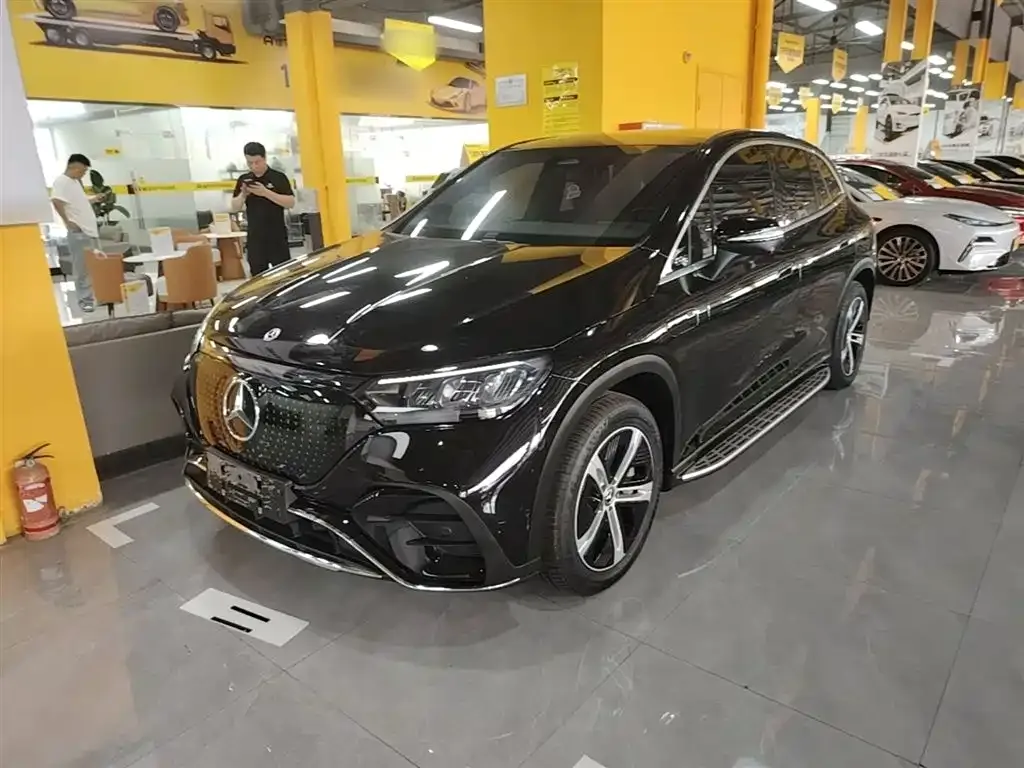 Mercedes-Benz EQE SUV — фото 1