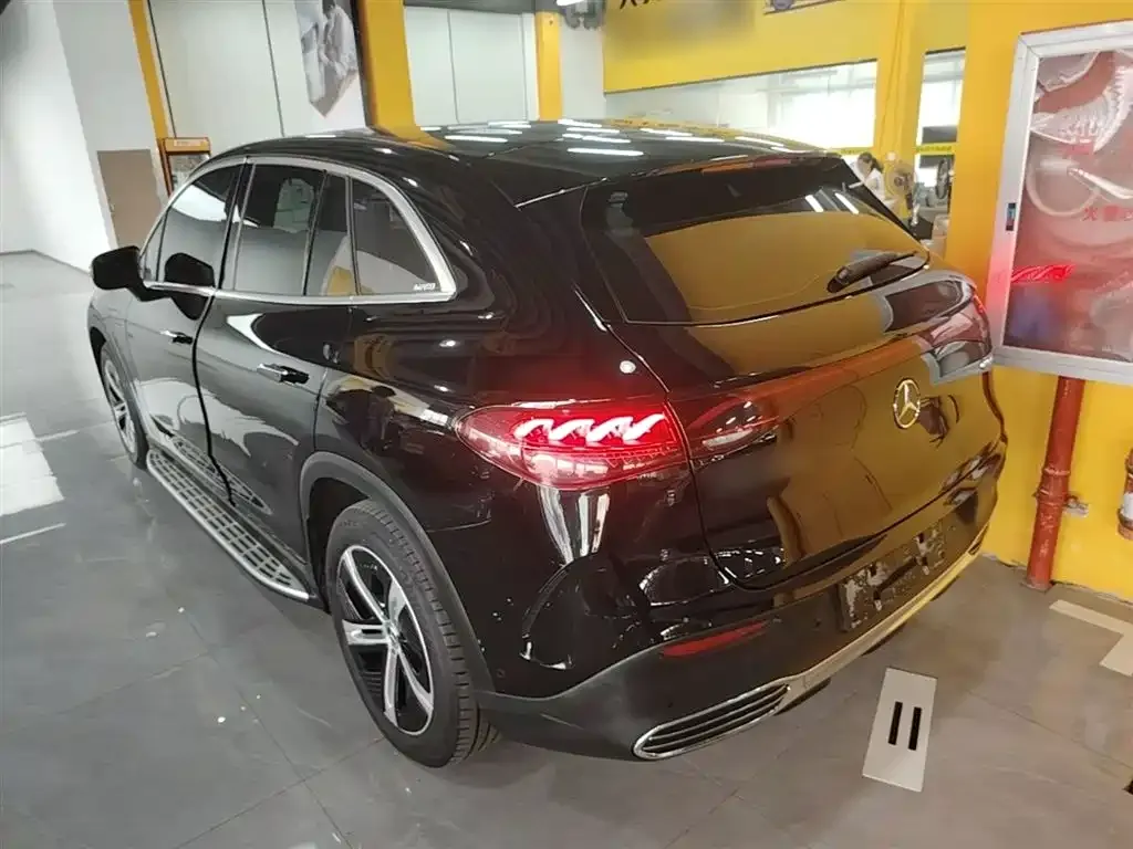 Mercedes-Benz EQE SUV — фото 2