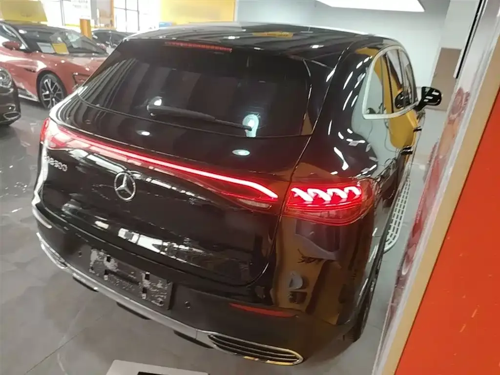 Mercedes-Benz EQE SUV — фото 4