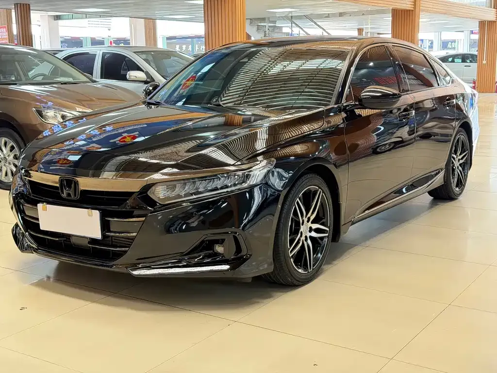 Honda Accord — фото 1