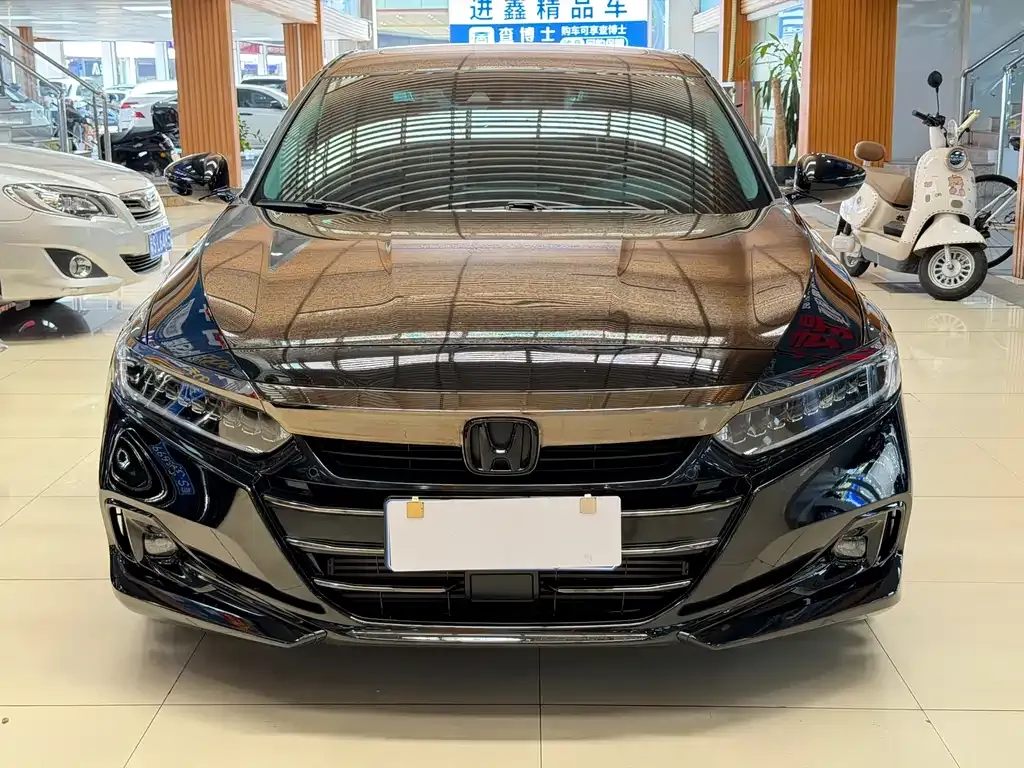 Honda Accord — фото 10