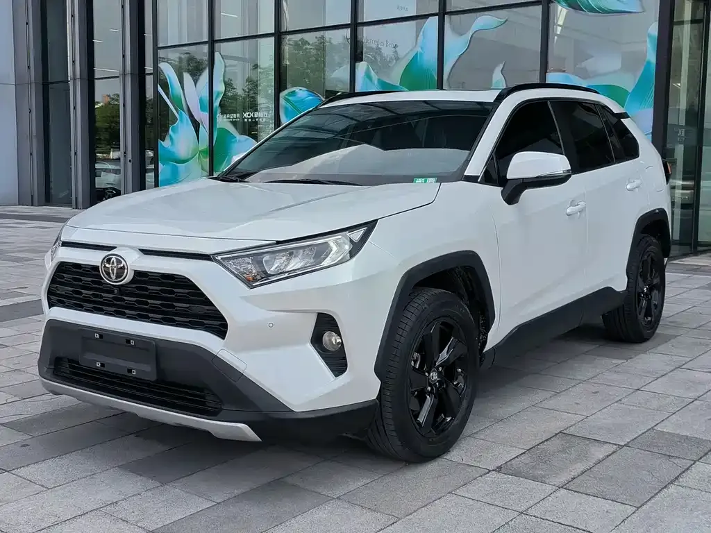 Toyota RAV4 — фото 1