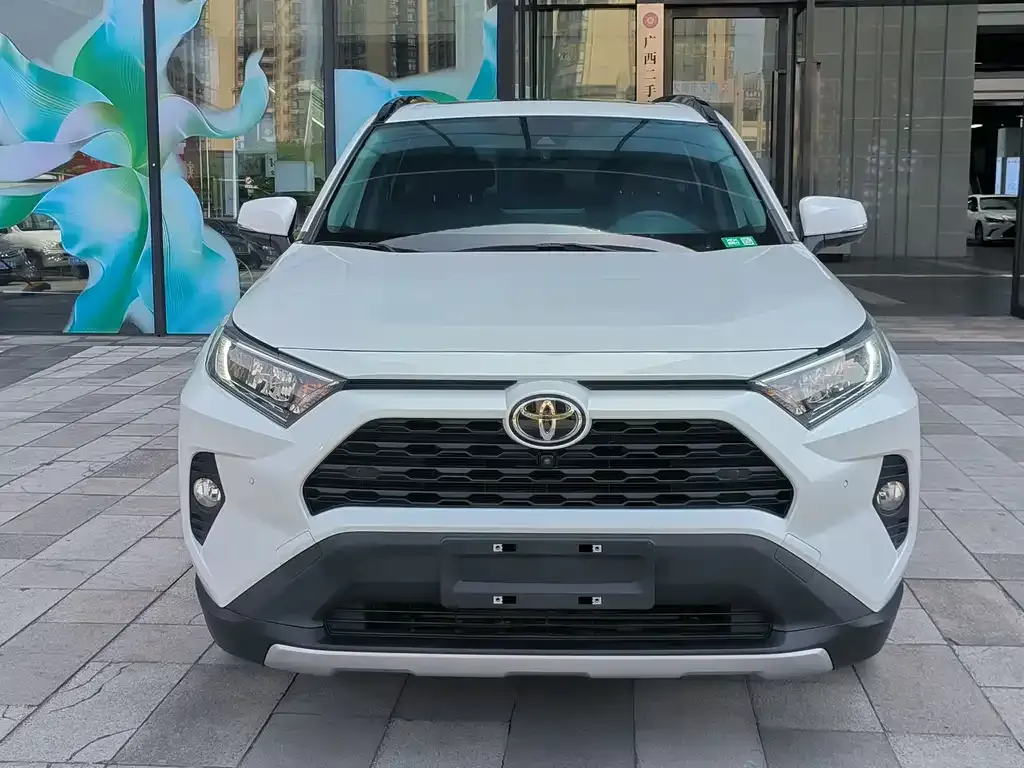 Toyota RAV4 — фото 9