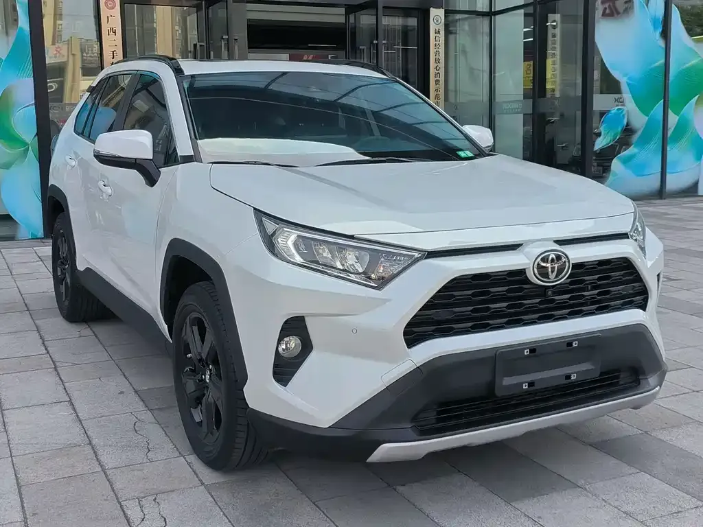 Toyota RAV4 — фото 10