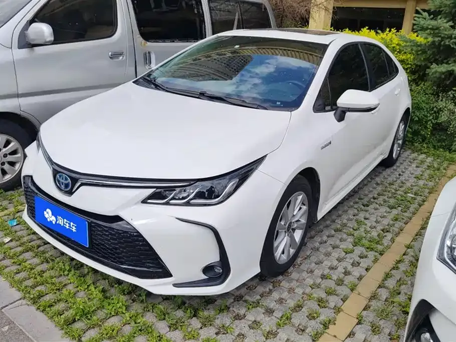 Toyota Corolla — фото 1