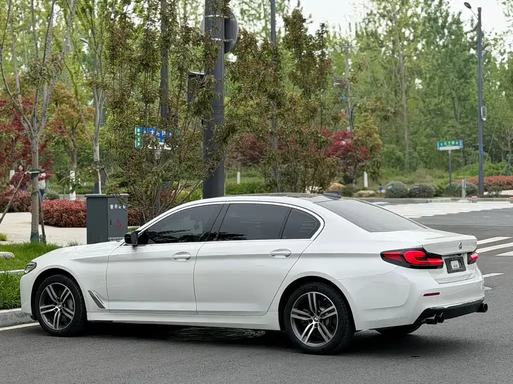 BMW 5 Series — фото 5
