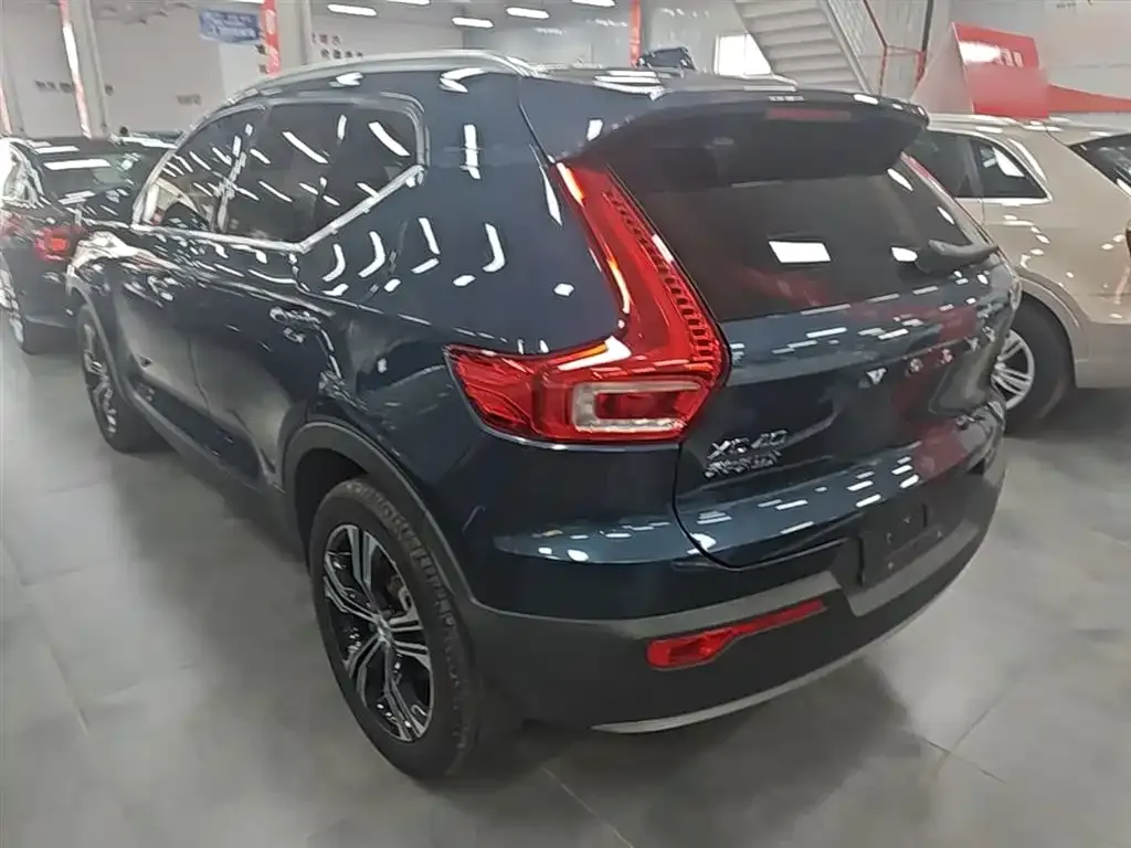 Volvo XC40 — фото 4