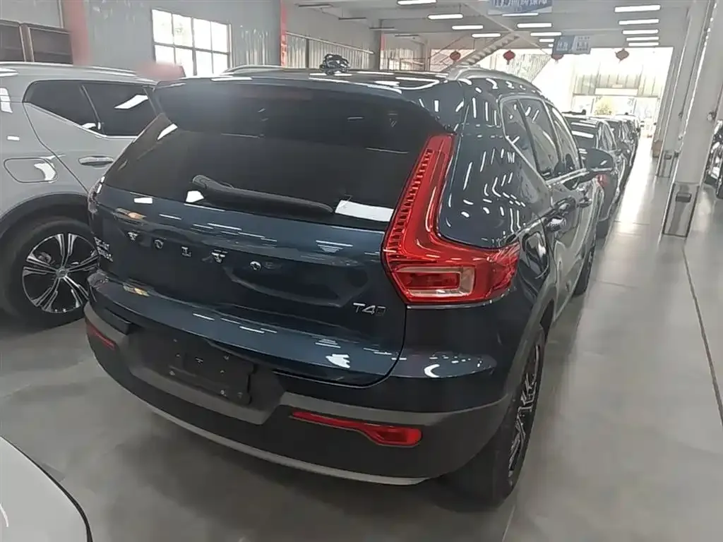 Volvo XC40 — фото 9