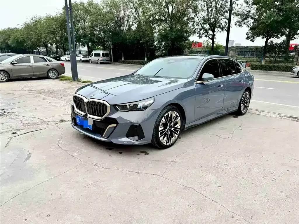 BMW 5 Series 2024 из CN, фото 1
