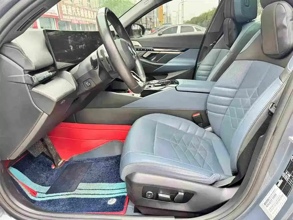 BMW 5 Series 2024 из CN, фото 7