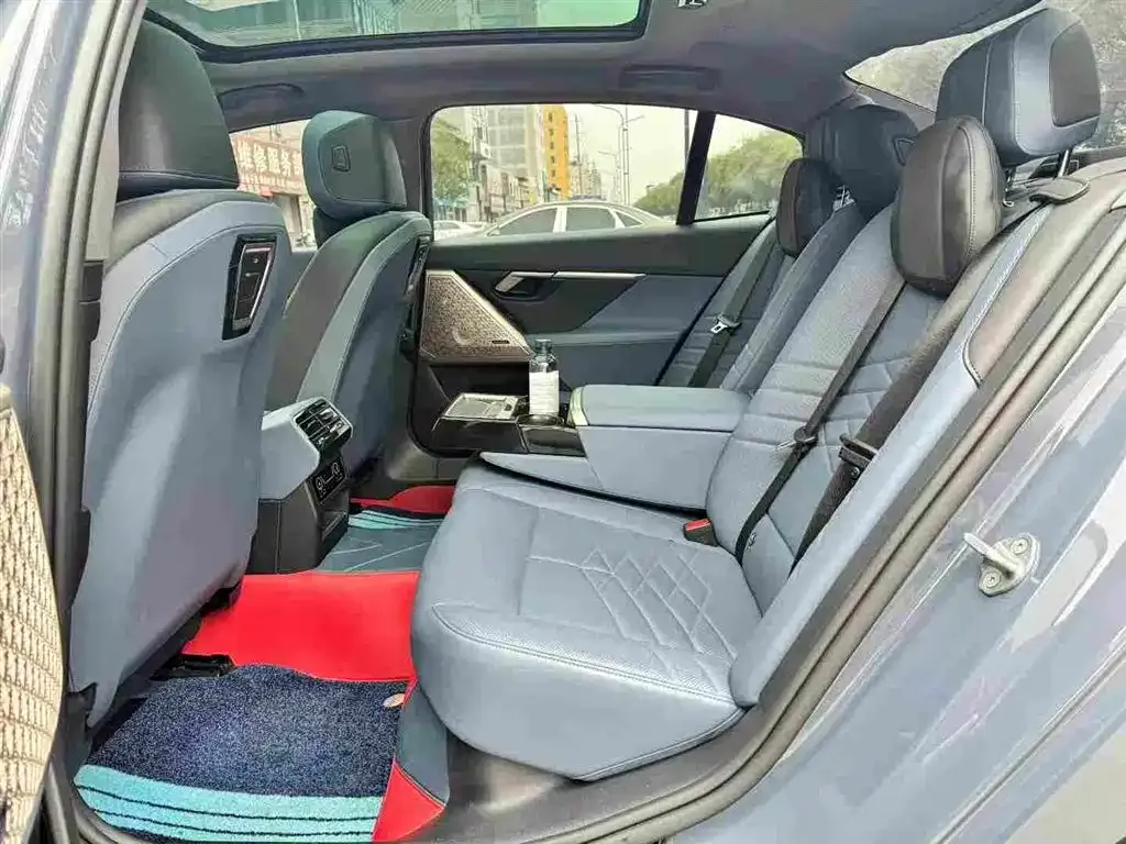 BMW 5 Series 2024 из CN, фото 2