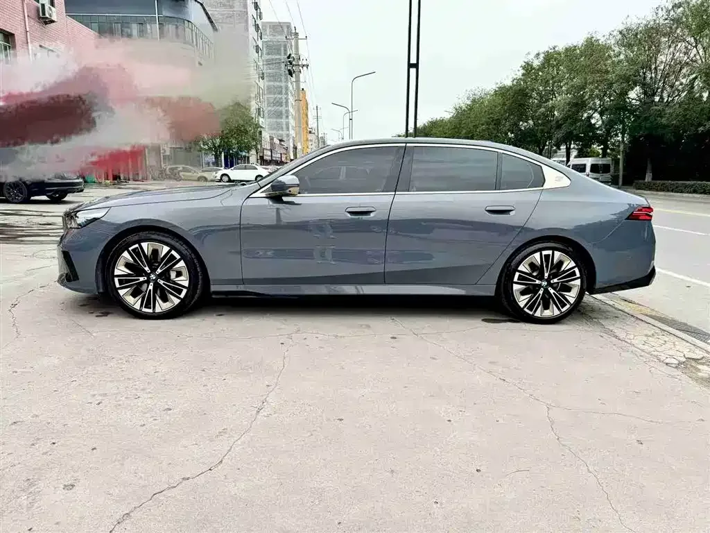 BMW 5 Series 2024 из CN, фото 4