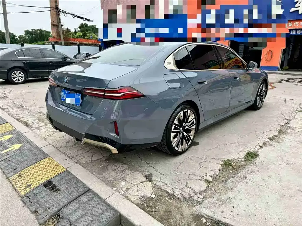 BMW 5 Series 2024 из CN, фото 9
