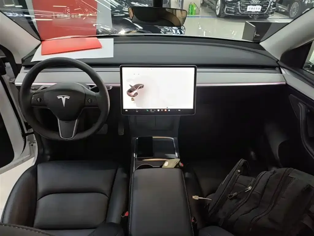 Tesla Model Y — фото 7
