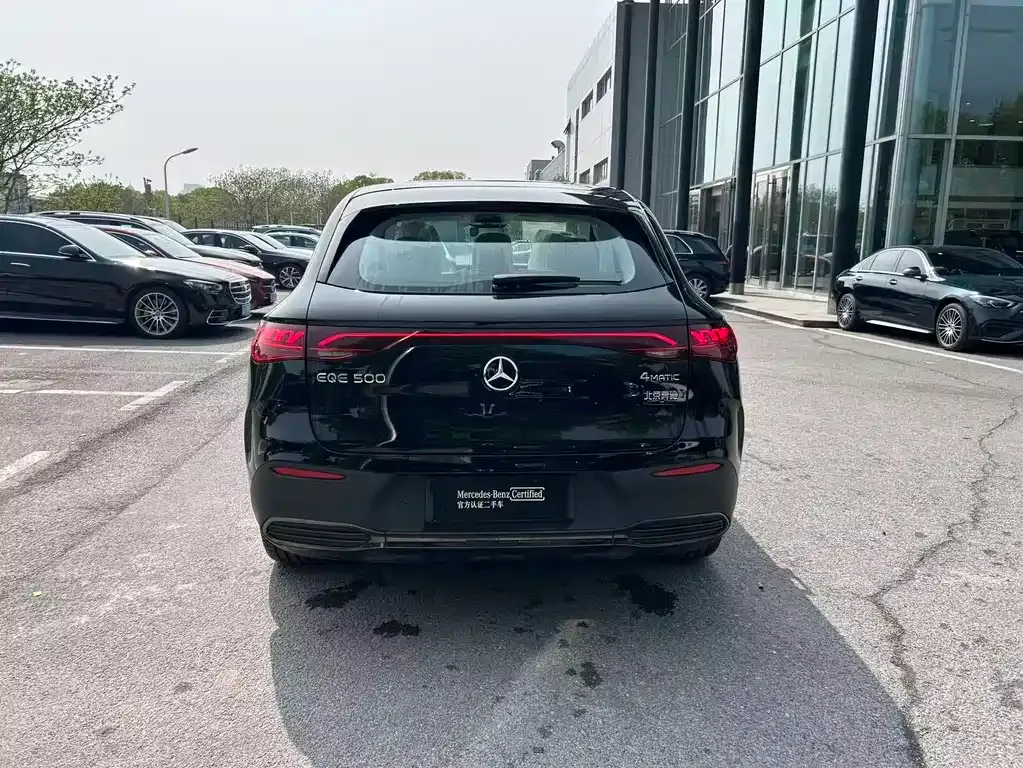 Mercedes-Benz EQE SUV — фото 3