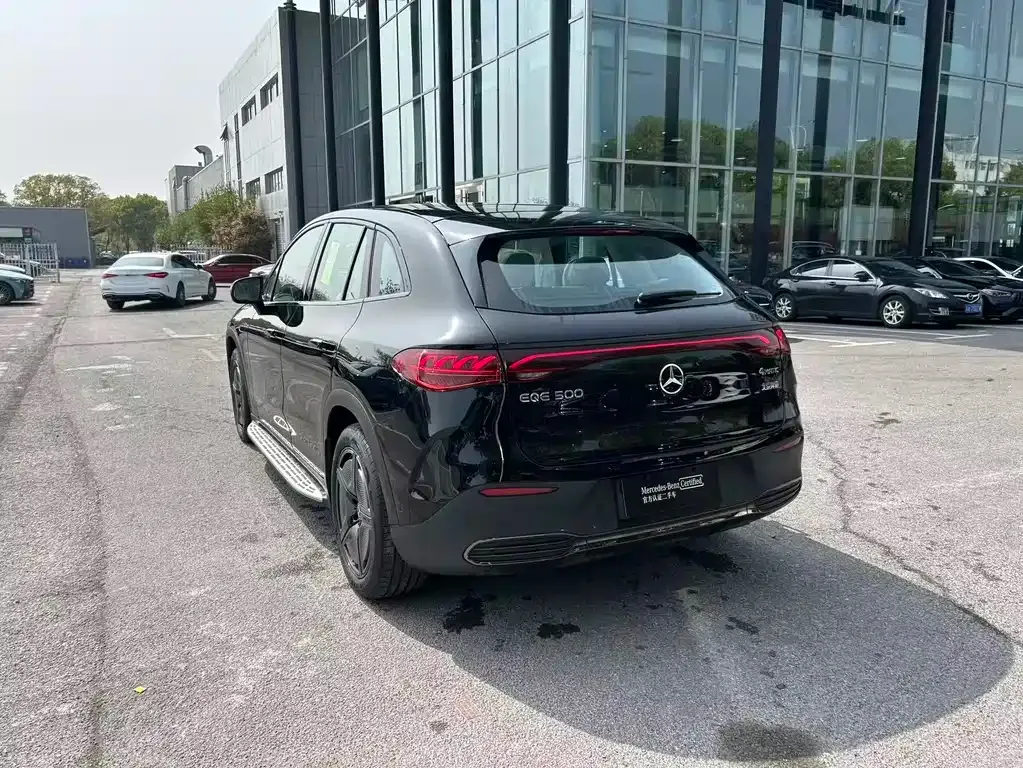 Mercedes-Benz EQE SUV — фото 10