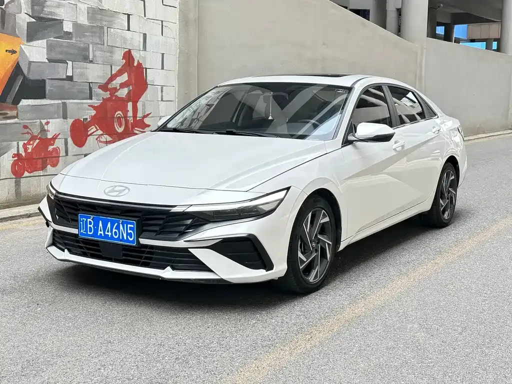 Hyundai Elantra — фото 1