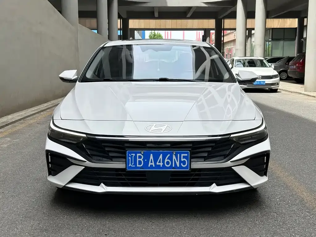 Hyundai Elantra — фото 2