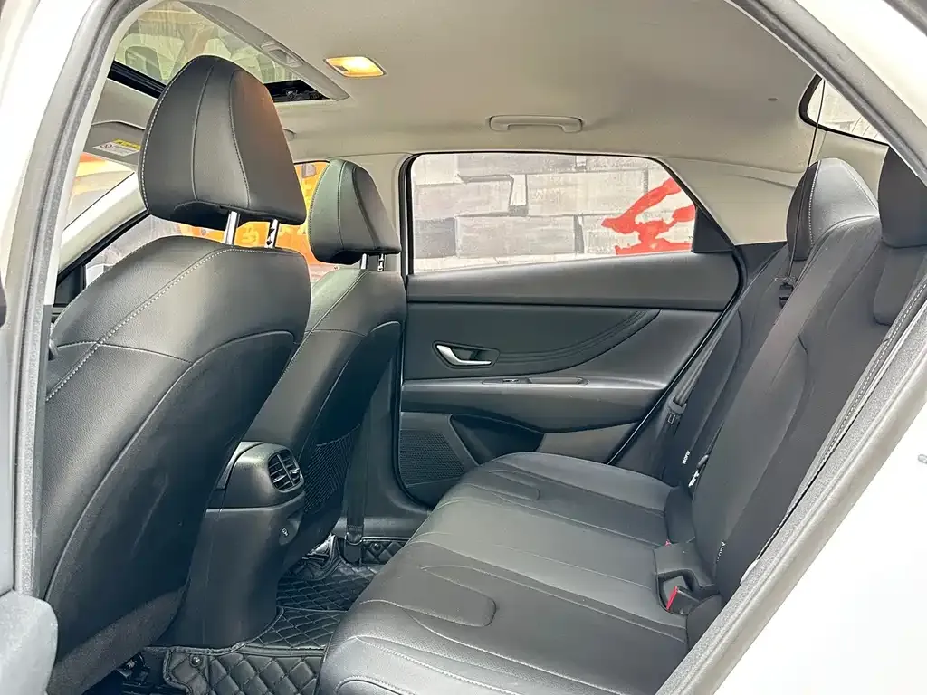 Hyundai Elantra — фото 3