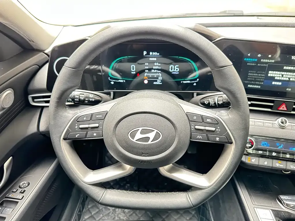 Hyundai Elantra — фото 7