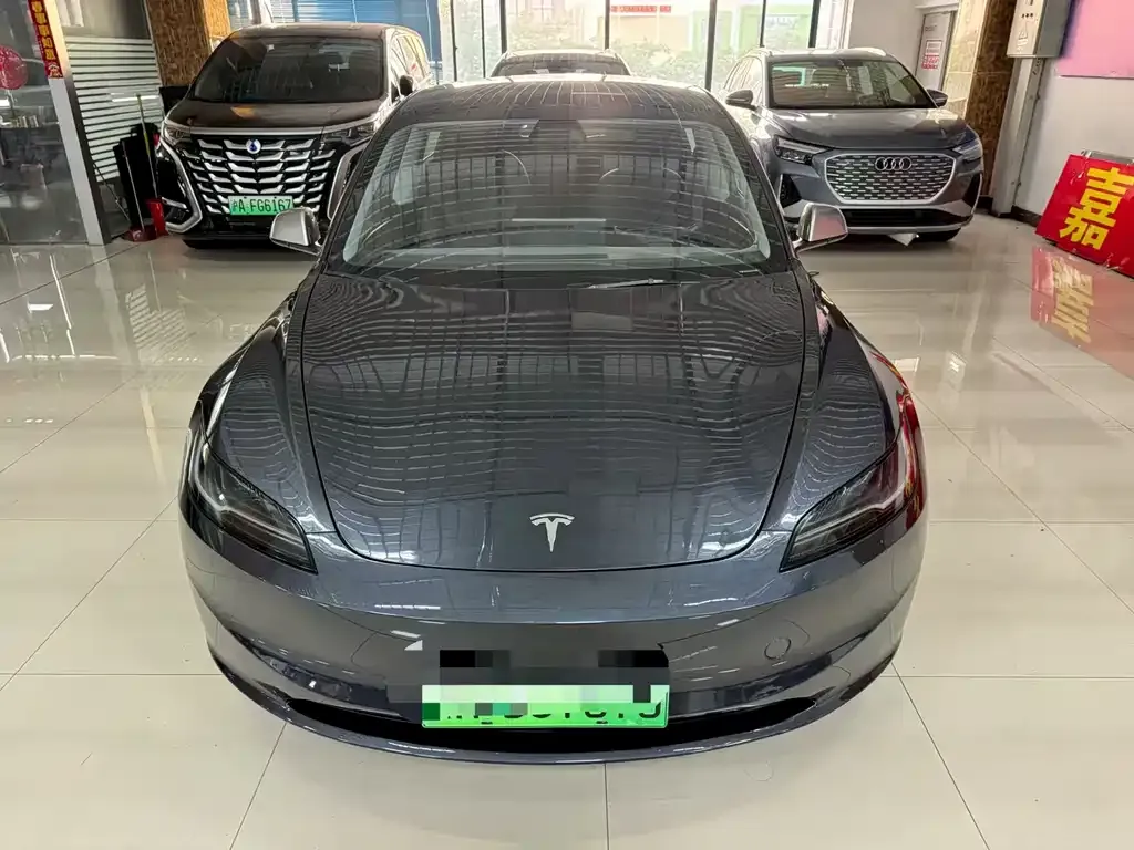 Tesla Model 3 — фото 1