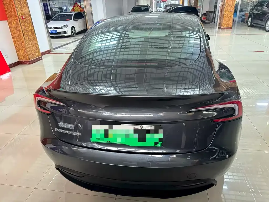 Tesla Model 3 — фото 8