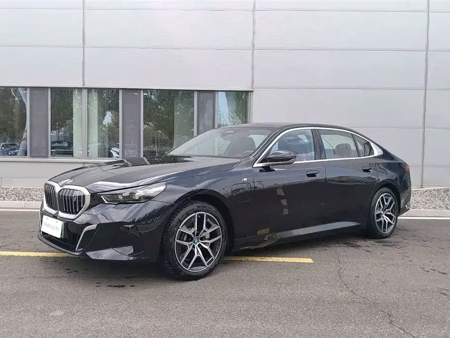 BMW i5 — фото 1