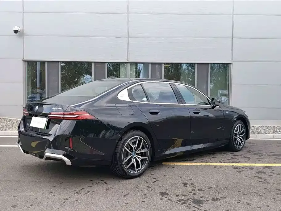 BMW i5 — фото 5