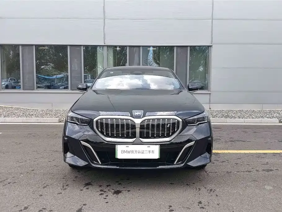 BMW i5 — фото 3