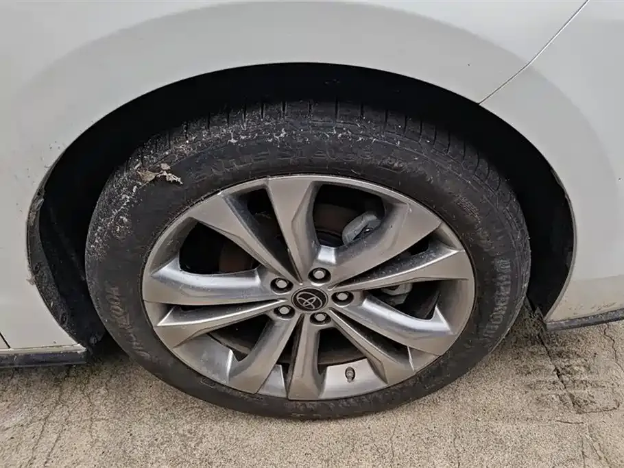 Toyota Sienna — фото 4