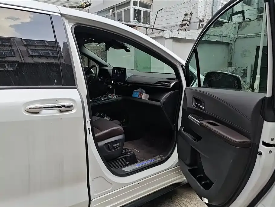 Toyota Sienna — фото 2