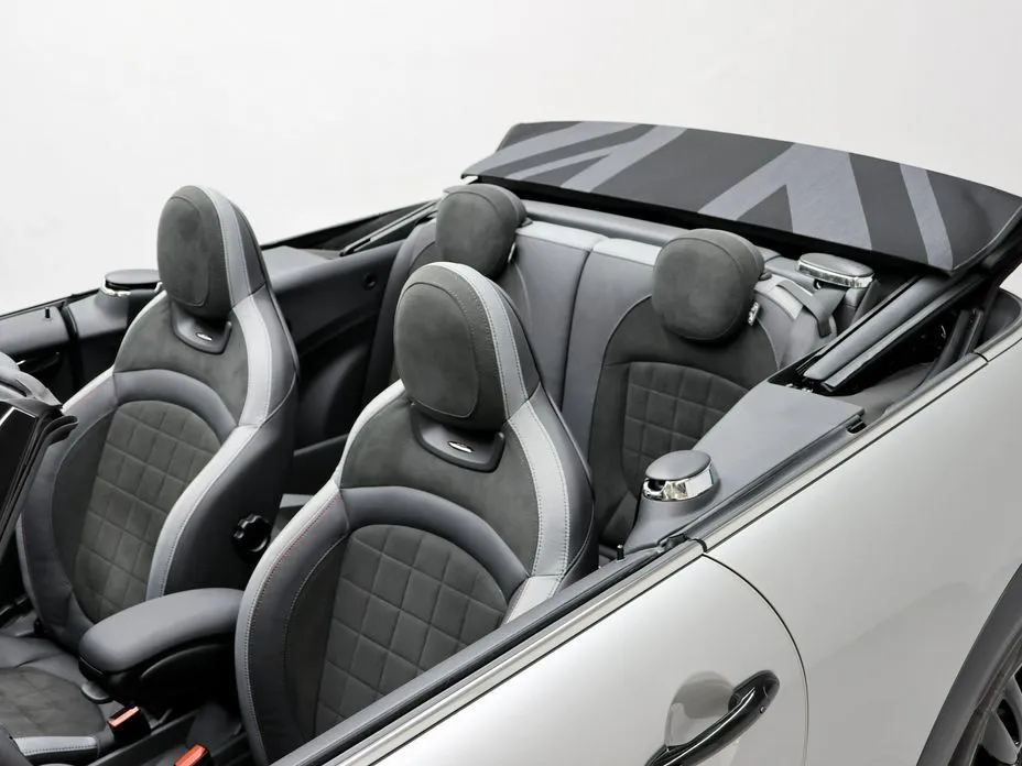 Mini Cooper Convertible 2024 из KR, фото 10