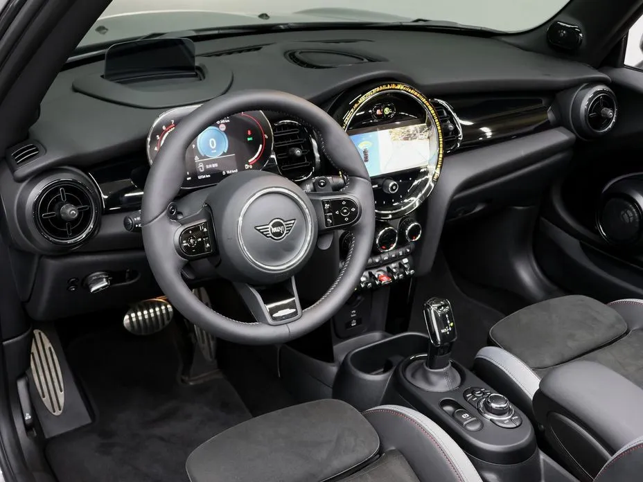 Mini Cooper Convertible 2024 из KR, фото 8