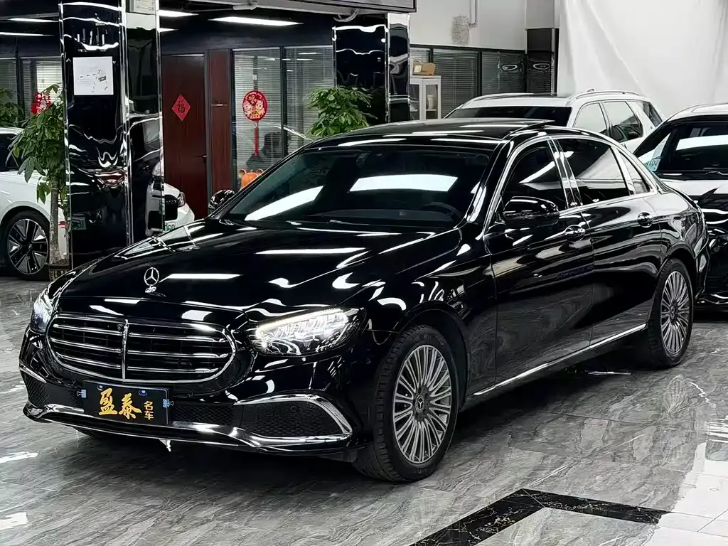 Mercedes-Benz E-Class — фото 1