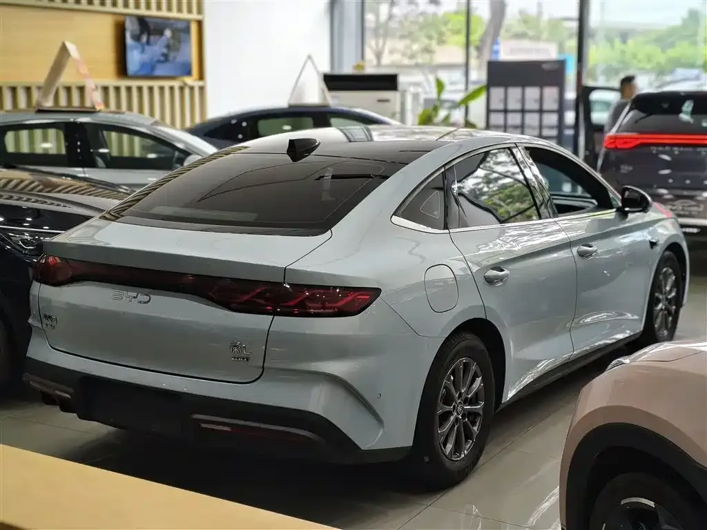 BYD Qin L — фото 10