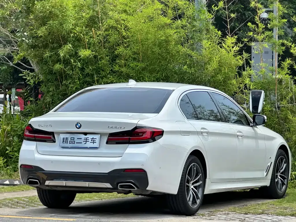 BMW 5 Series — фото 9