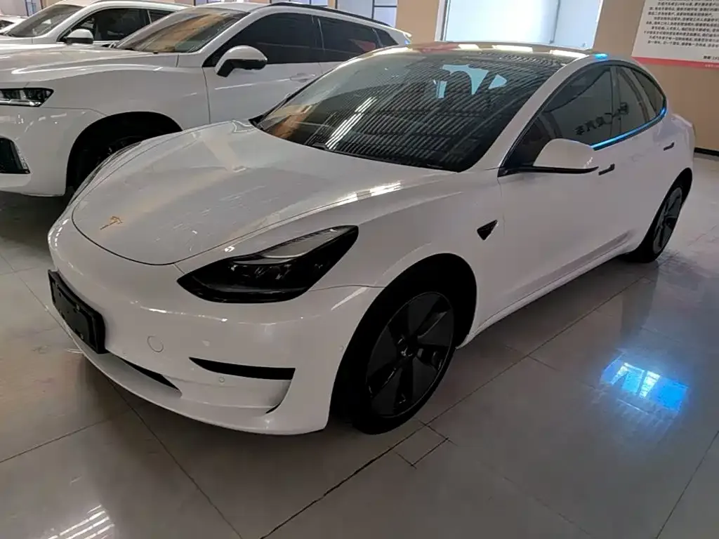 Tesla Model 3 — фото 9