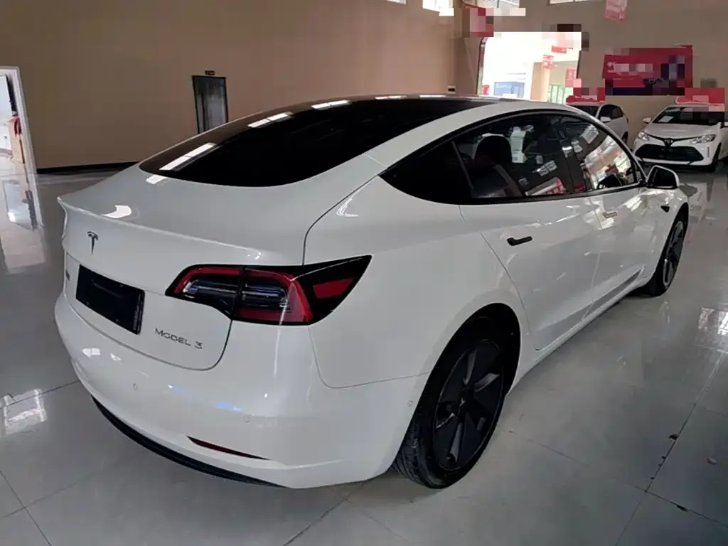 Tesla Model 3 — фото 3